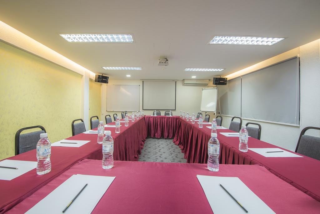 Хостел Ymca Penang Джорджтаун Екстер'єр фото