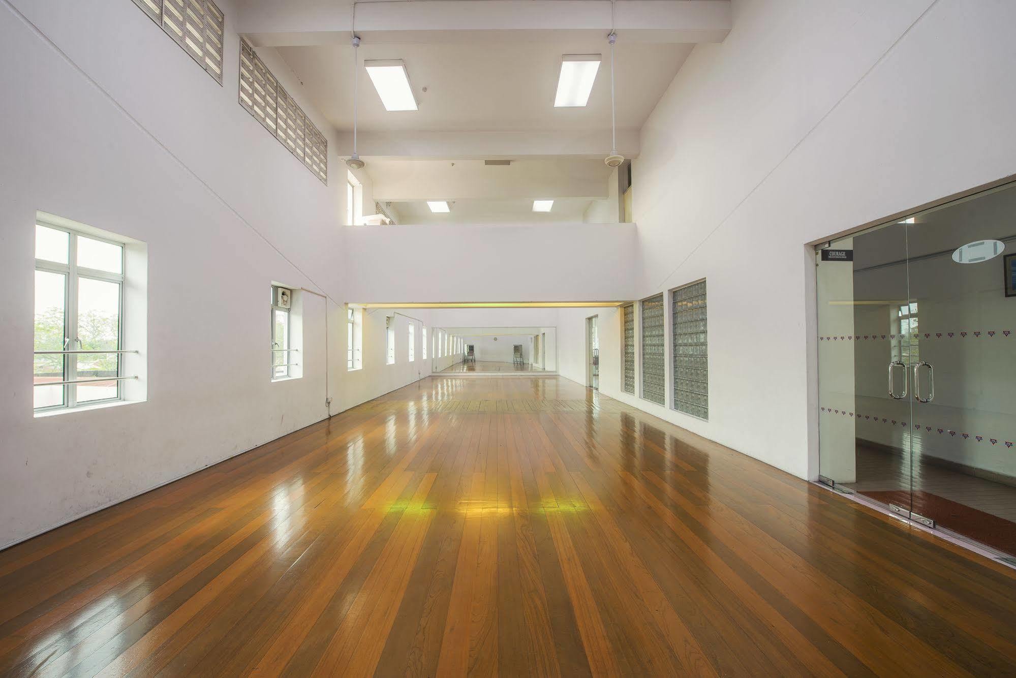 Хостел Ymca Penang Джорджтаун Екстер'єр фото